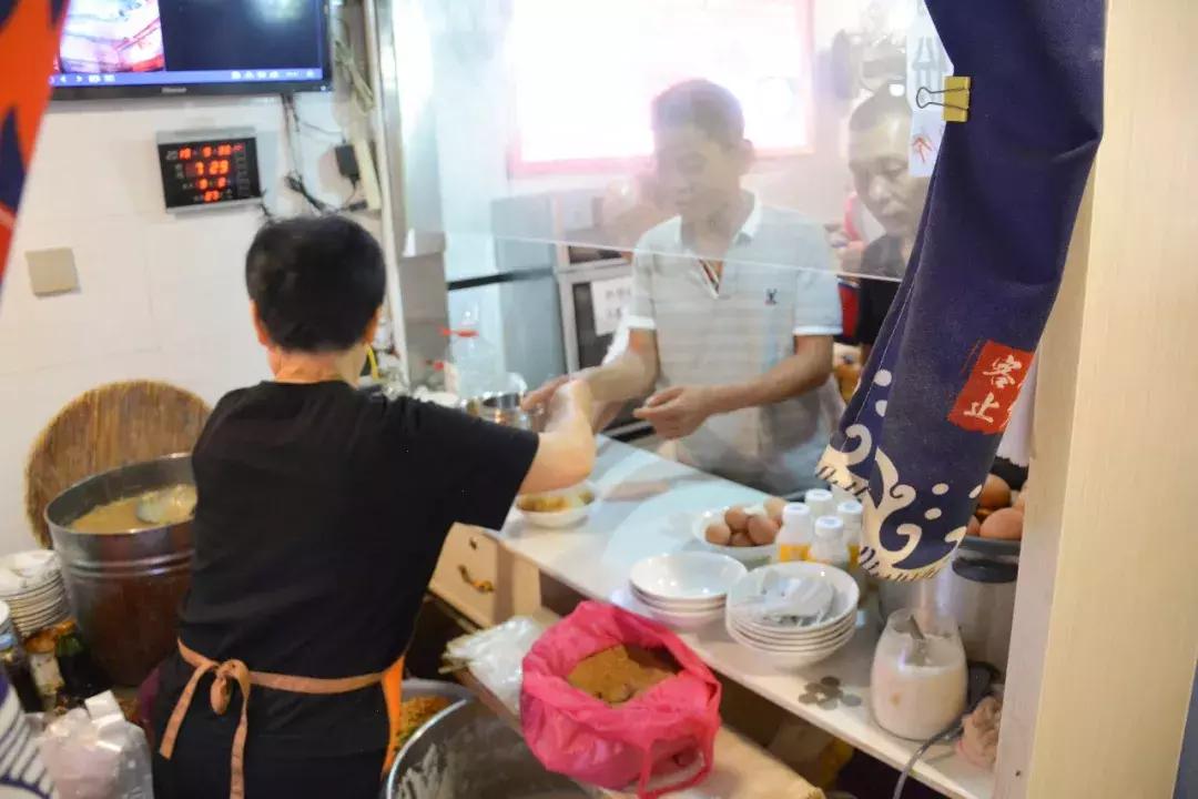 探索小巷深处的惊喜，最新免费福利视频大放送