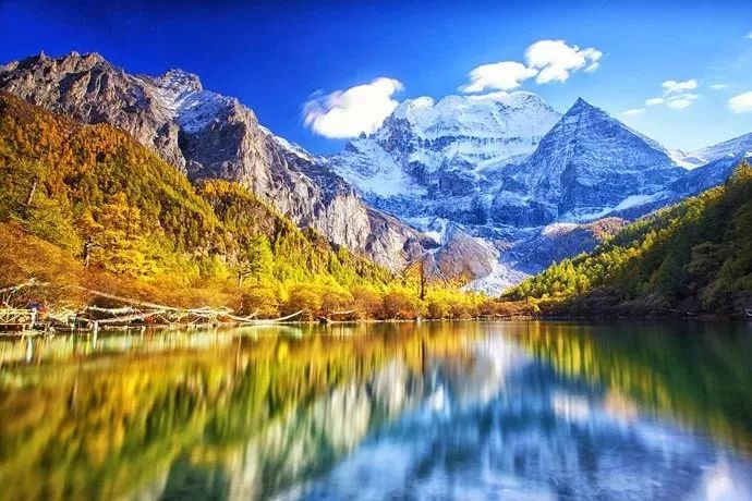 探索自然美景的旅行，自在电影最新，寻找内心平和之地