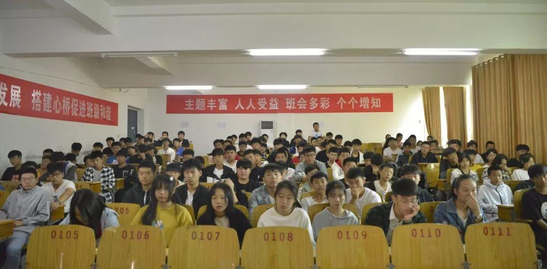 PPT最新模板，探索自然美景之旅，寻觅内心平和之地